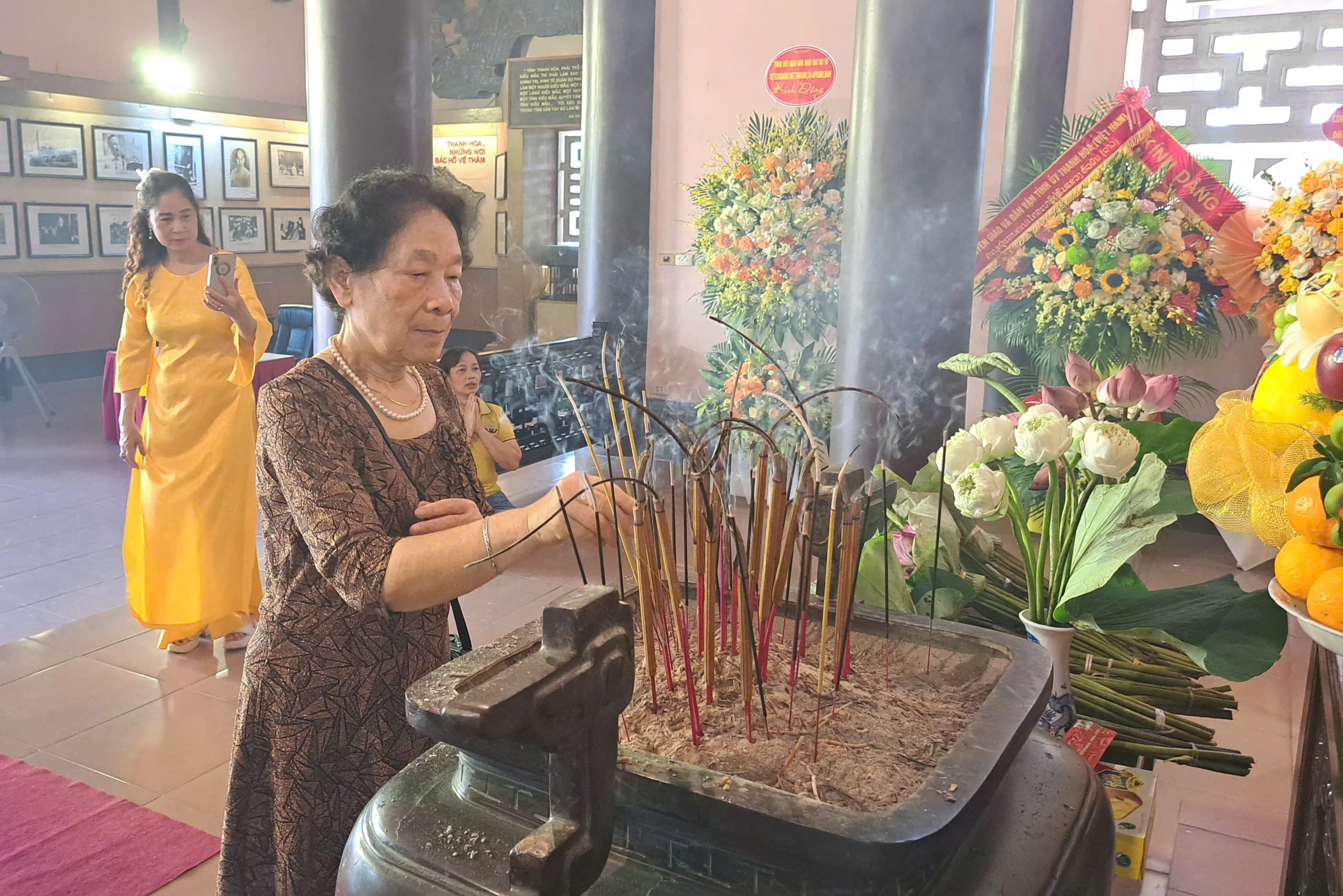 Anh-tin-bai